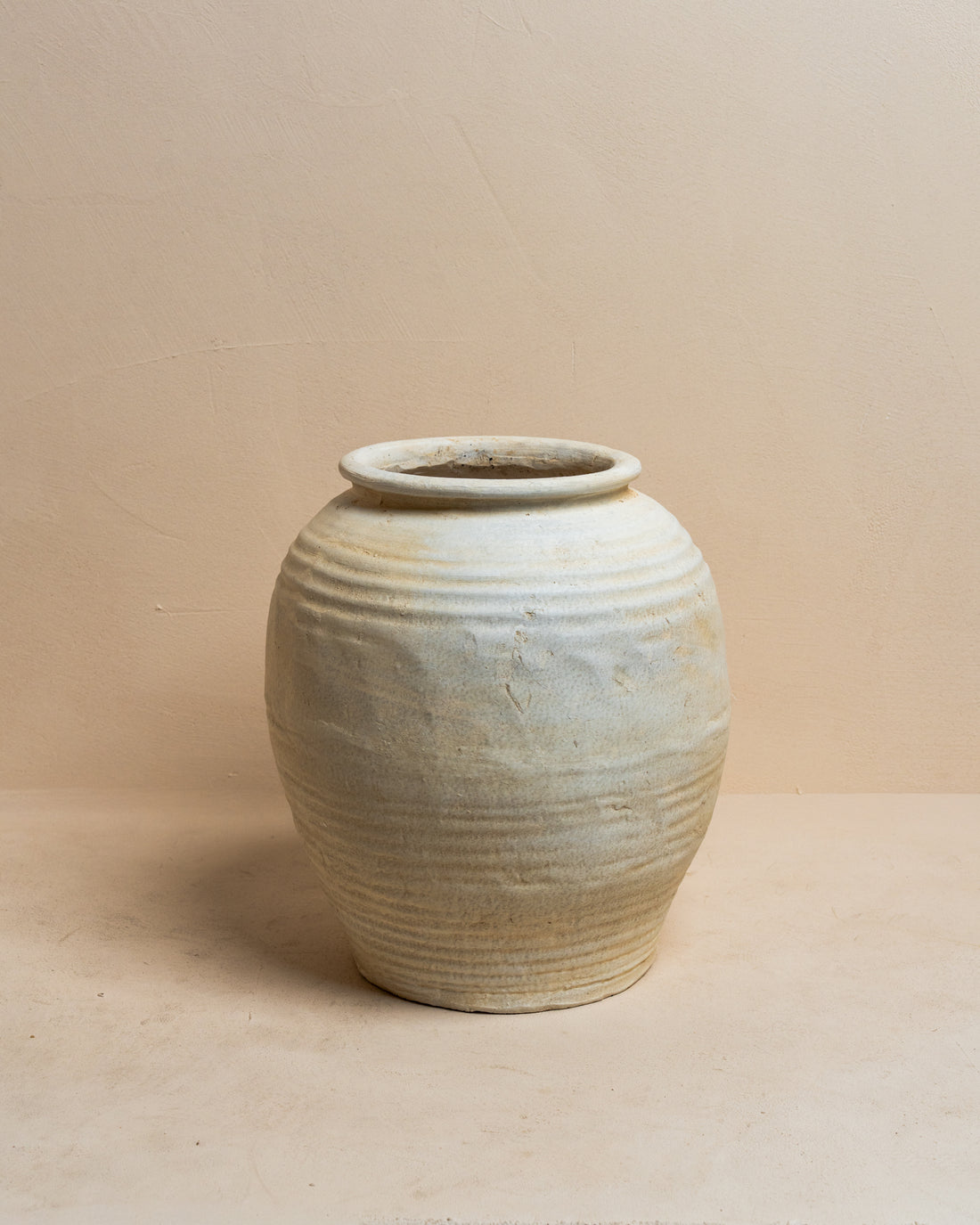 Provence Farmhouse Urn Pot - White