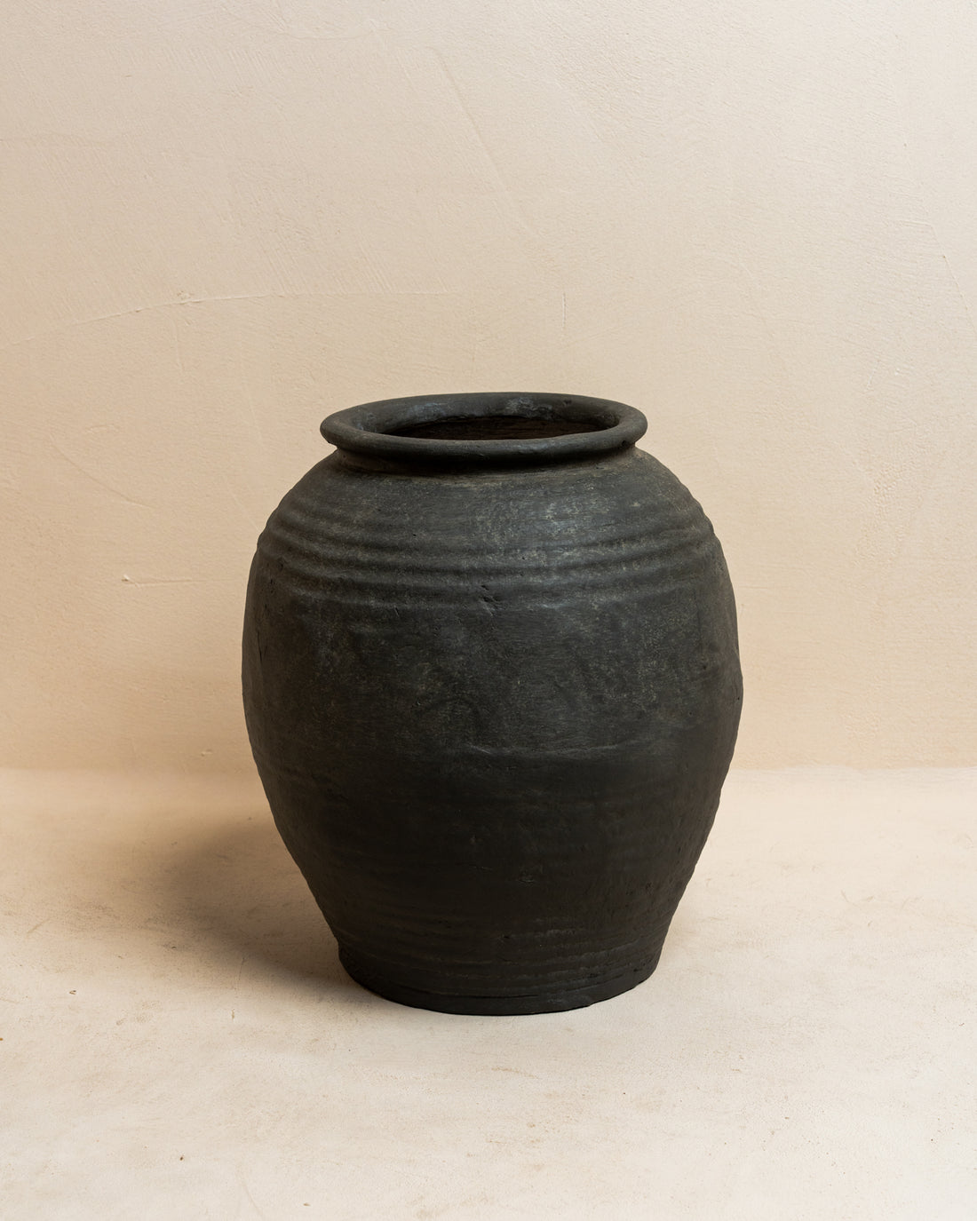 Provence Farmhouse Urn Pot - Charcoal Black