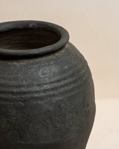 Provence Farmhouse Urn Pot - Charcoal Black