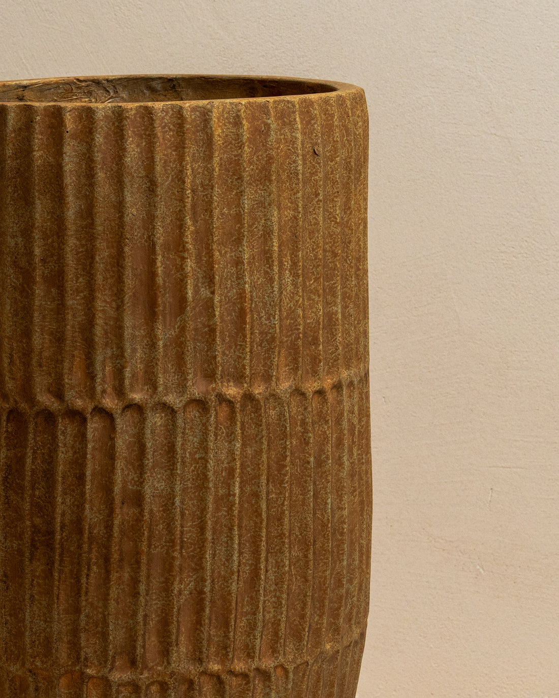 Ravello Tall Ribbed Fibreclay Pot - Brown