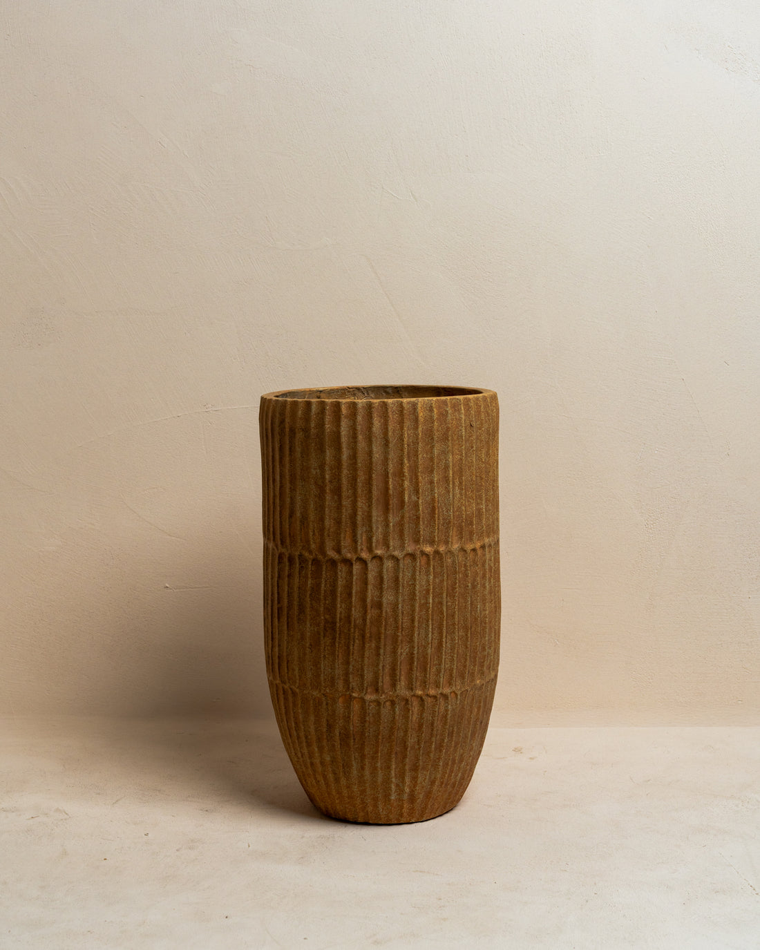 Ravello Tall Ribbed Fibreclay Pot - Brown