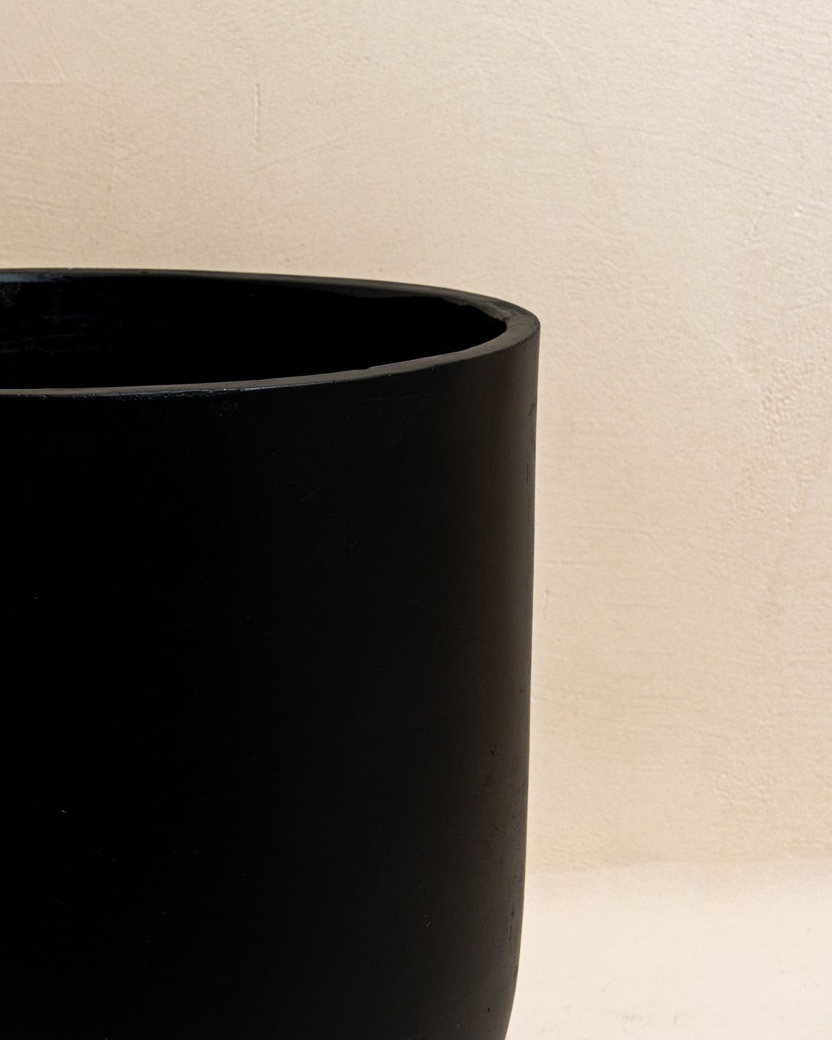 Large U-Shaped Planter Pot – Matte Black
