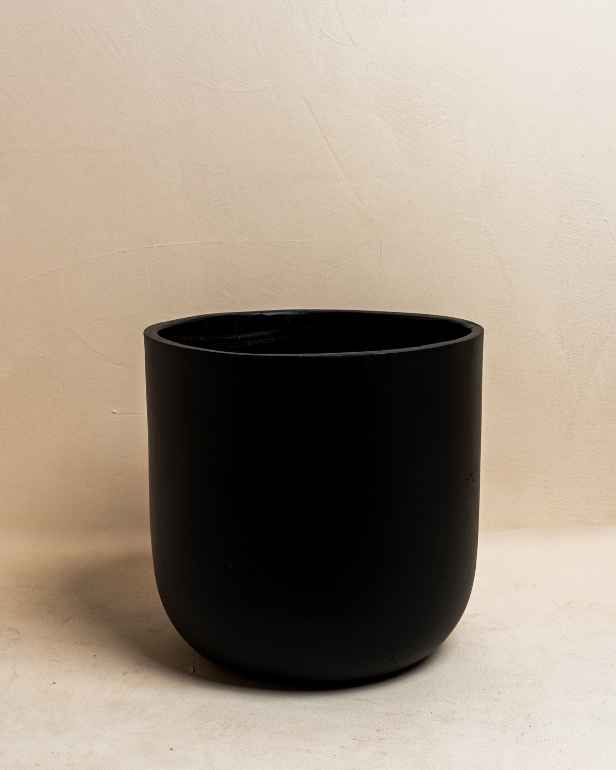 Large U-Shaped Planter Pot – Matte Black