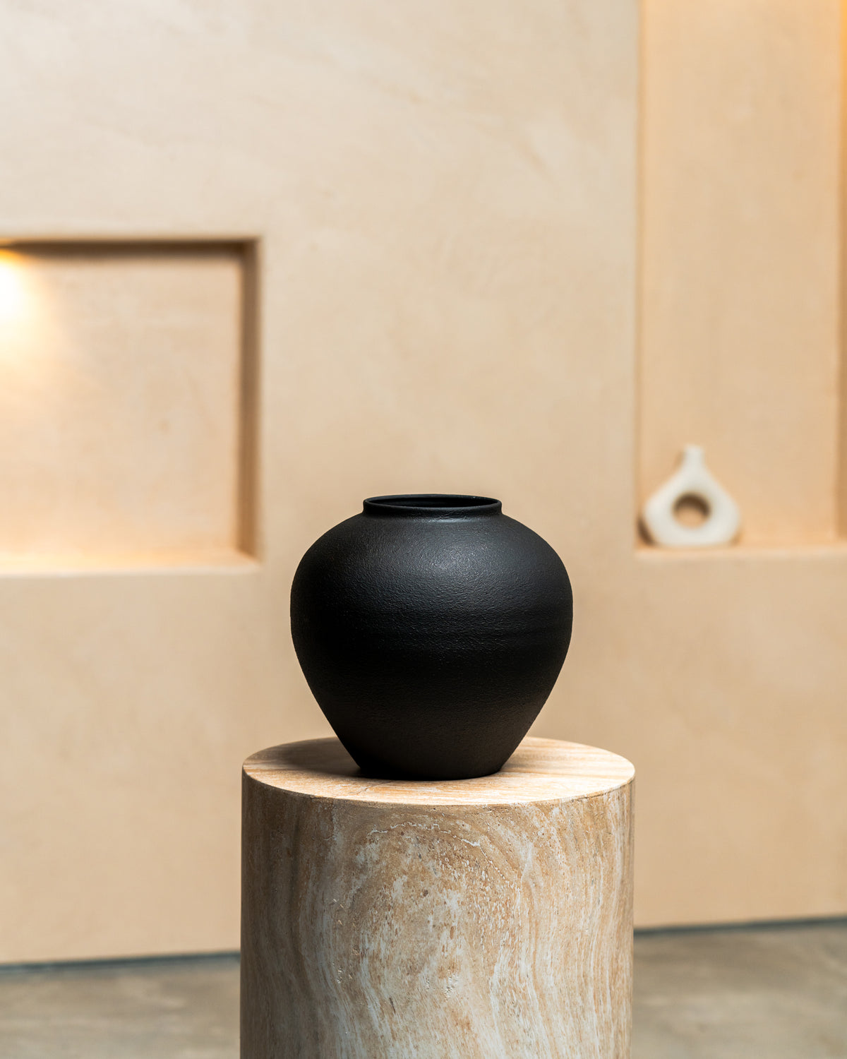 Luma Round Vase - Black