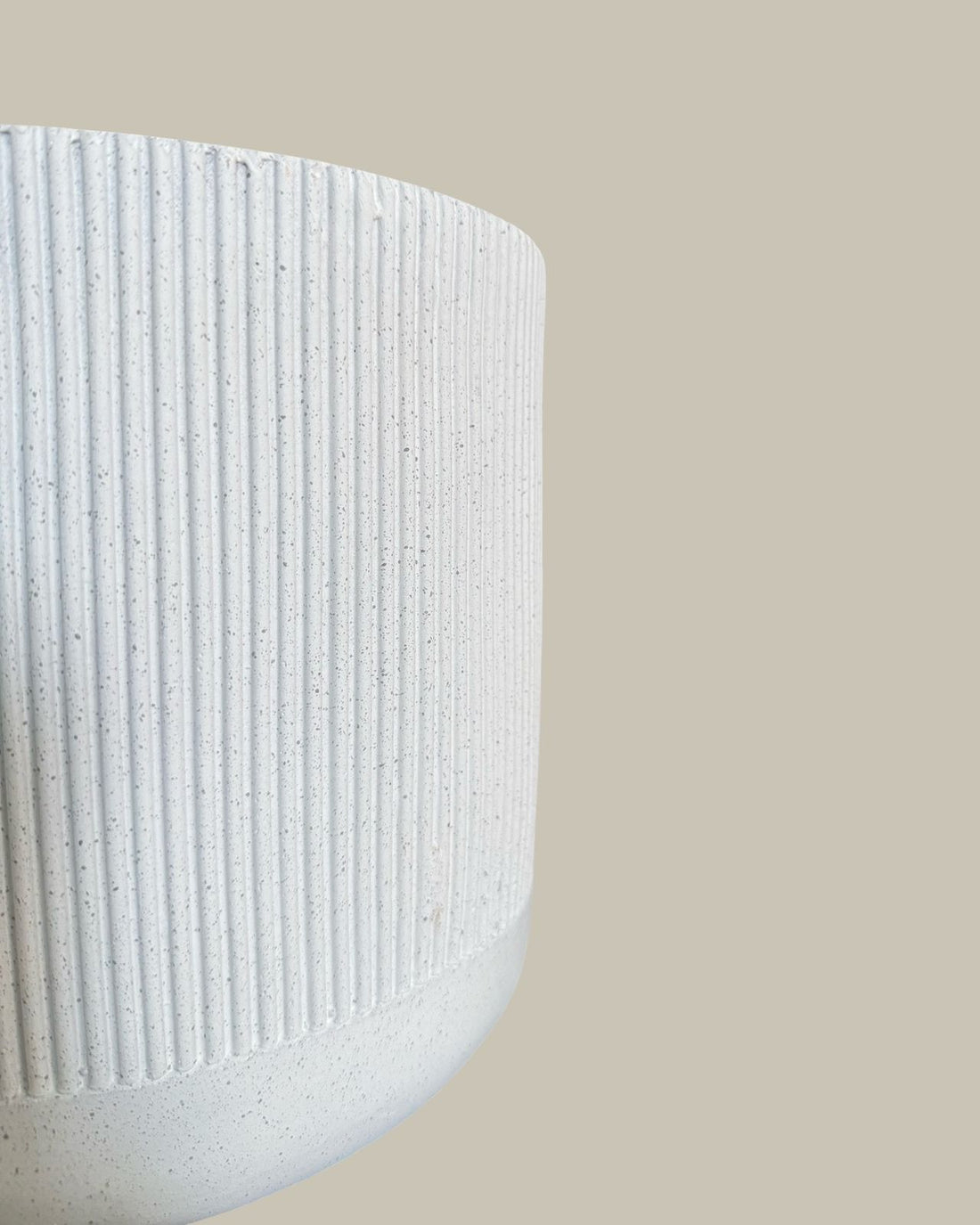 White Fibrestone Pot – 24cm